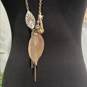 Elegant Gold Leaf Pendant Necklace